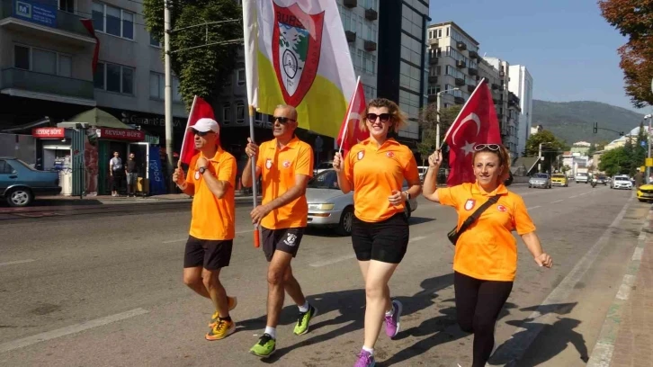 Taksicilere yapılan saldırılara dikkat çekmek için 16 kilometre koştular
