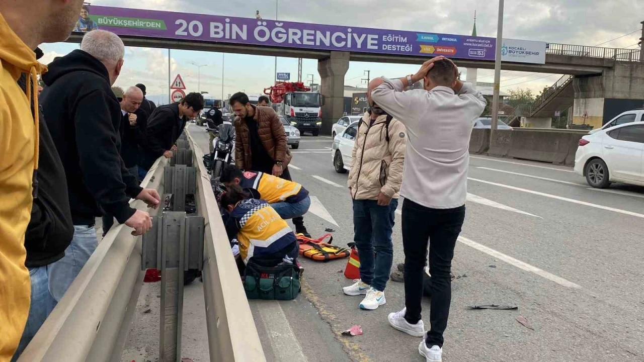 Tankerin sıkıştırdığı elektrikli bisiklet bariyere çarptı: Sürücü ağır yaralı
