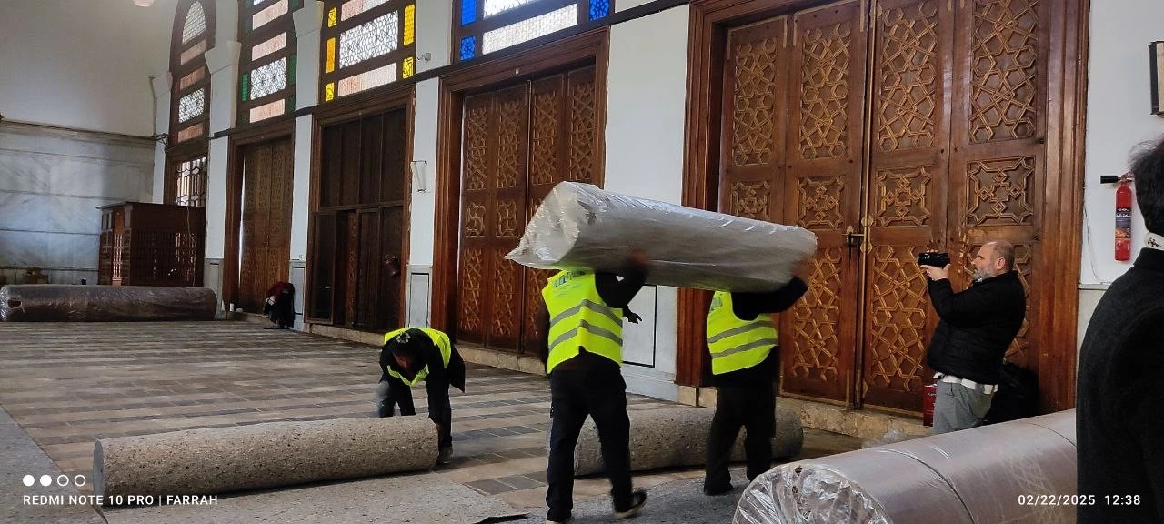 Tarihi Emevi Camii’ne Cumhurbaşkanı Erdoğan’ın seçtiği halılar serilmeye başlandı
