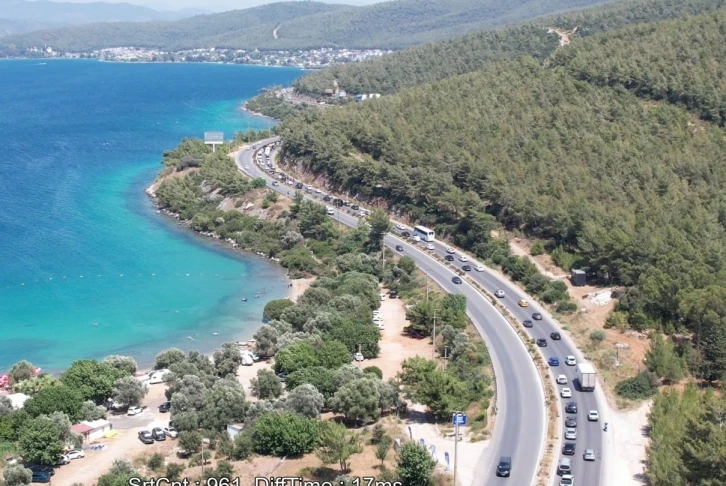 Tatilcilerin dönüş çilesi başladı, kilometrelerce araç kuyruğu oluştu
