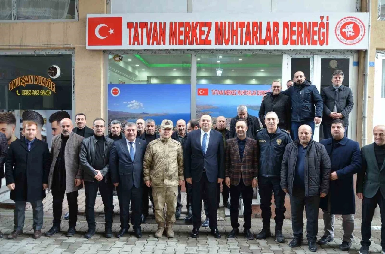 Tatvan Kaymakamı Demir muhtarlarla bir araya geldi
