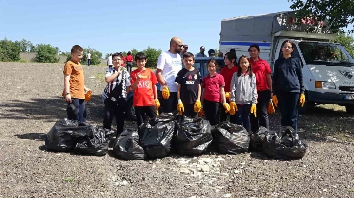 Tavşanlı’da çevre haftası etkinliğinde çevre temizlikleri yapıldı
