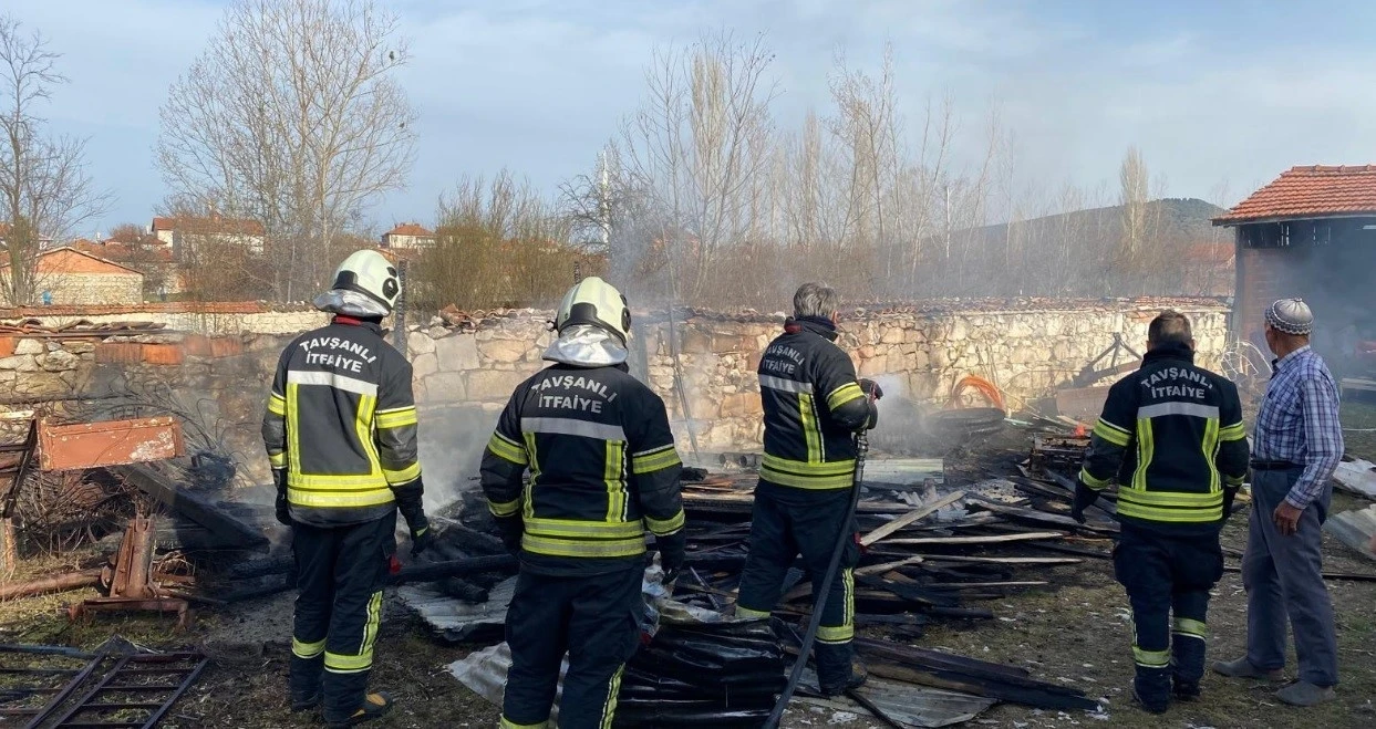 Tavşanlı’da çıkan yangın kısa sürede söndürüldü
