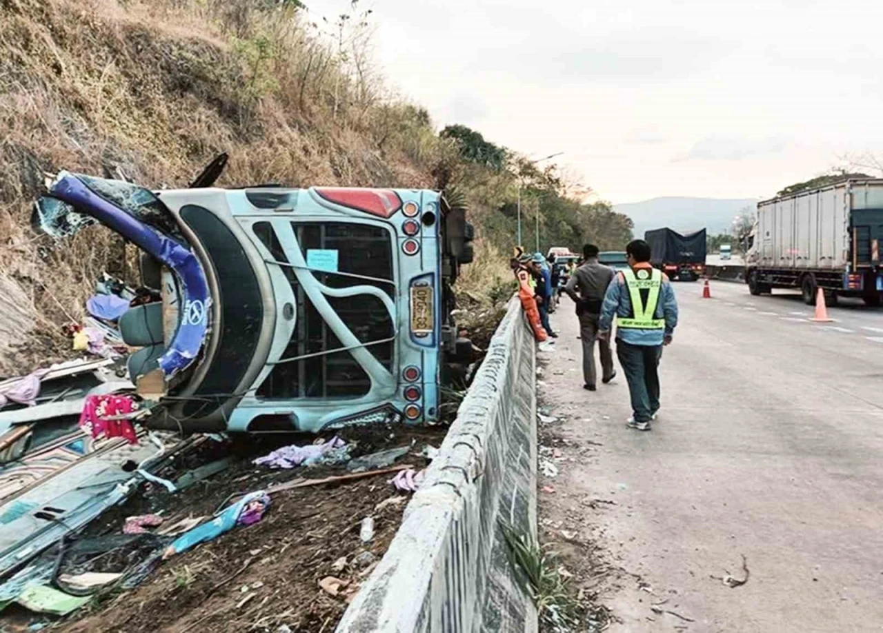 Tayland’da otobüs devrildi: 18 ölü, 31 yaralı
