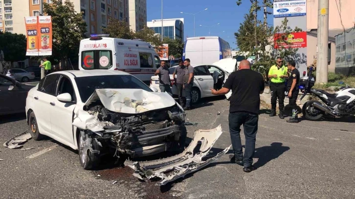 Tekirdağ’da 3 kişinin yaralandığı kaza kamerada
