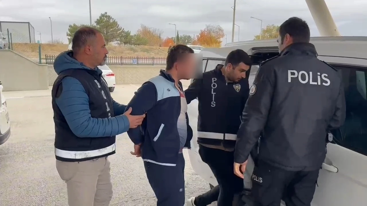 Tekirdağ’da cinnet geçirip annesini öldüren ve akrabalarını bıçaklayan genç adliyeye sevk edildi
