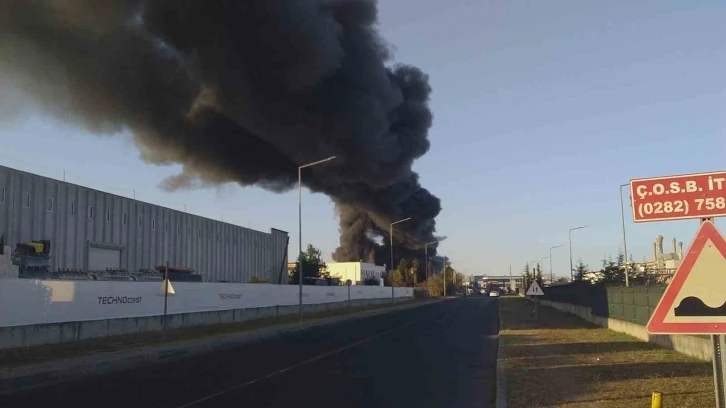 Tekirdağ’da plastik fabrikasında yangın
