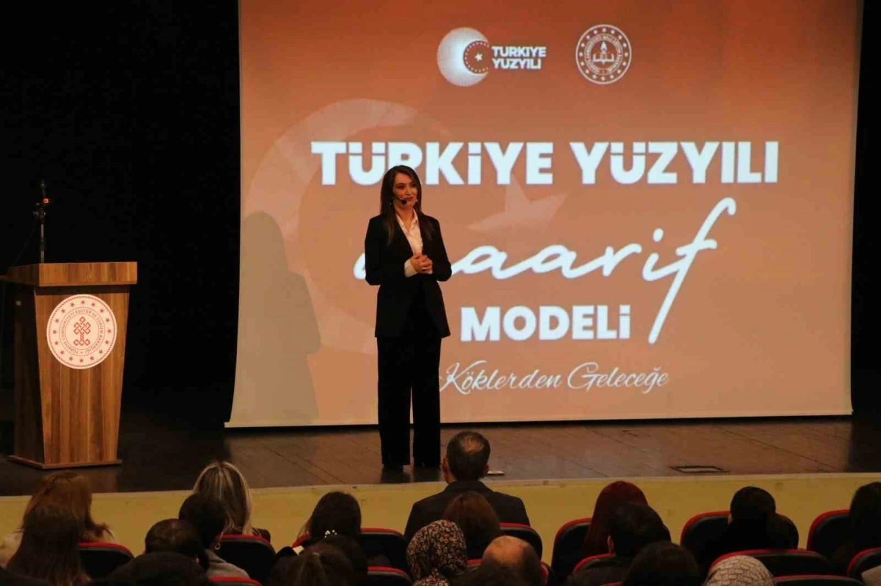 Tekirdağ’da &quot;Türkiye Yüzyılı Maarif Modeli Ebeveyn Okulu&quot;na yoğun ilgi
