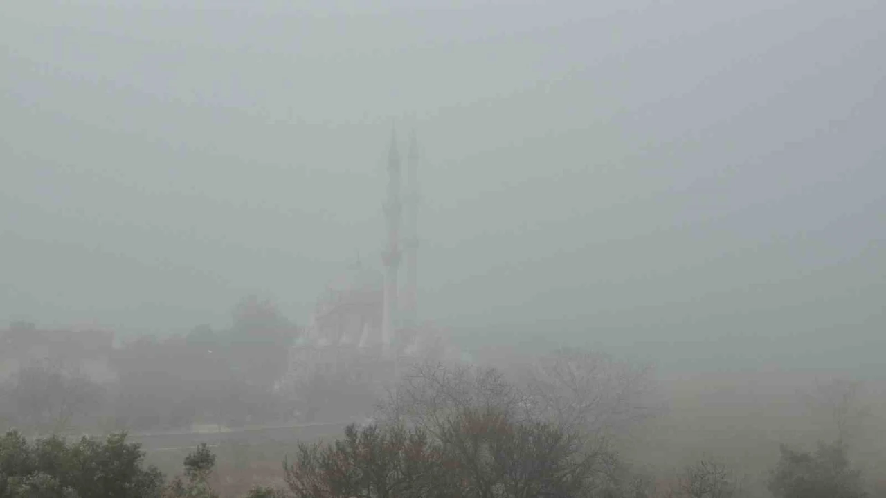 Tekirdağ’da yoğun sis: Göz gözü görmüyor
