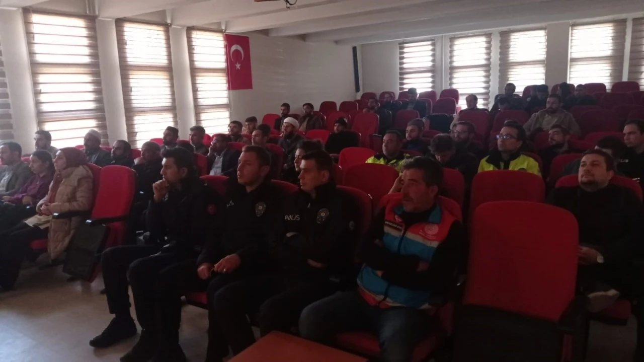 Tekman’da kamu personeline uyuşturucuyla mücadele semineri
