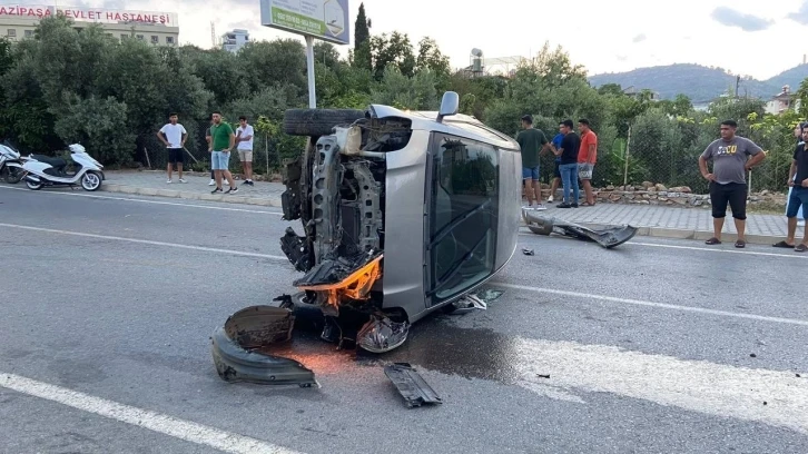 Tel çite çarparak takla atan aracın sürücüsü yaralandı
