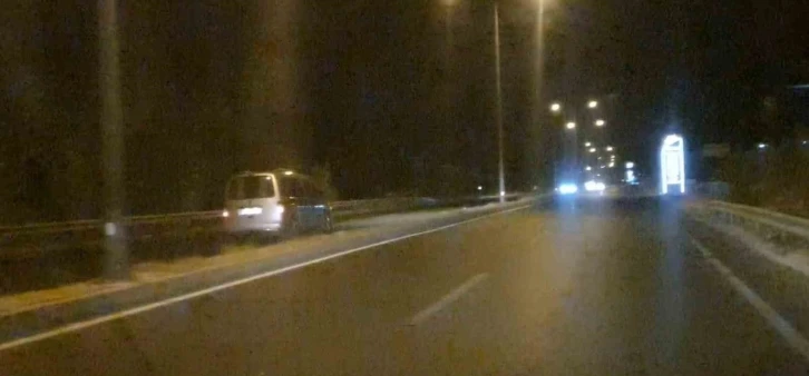 Ters şeritte 2 kilometre gitti, trafiği birbirine kattı
