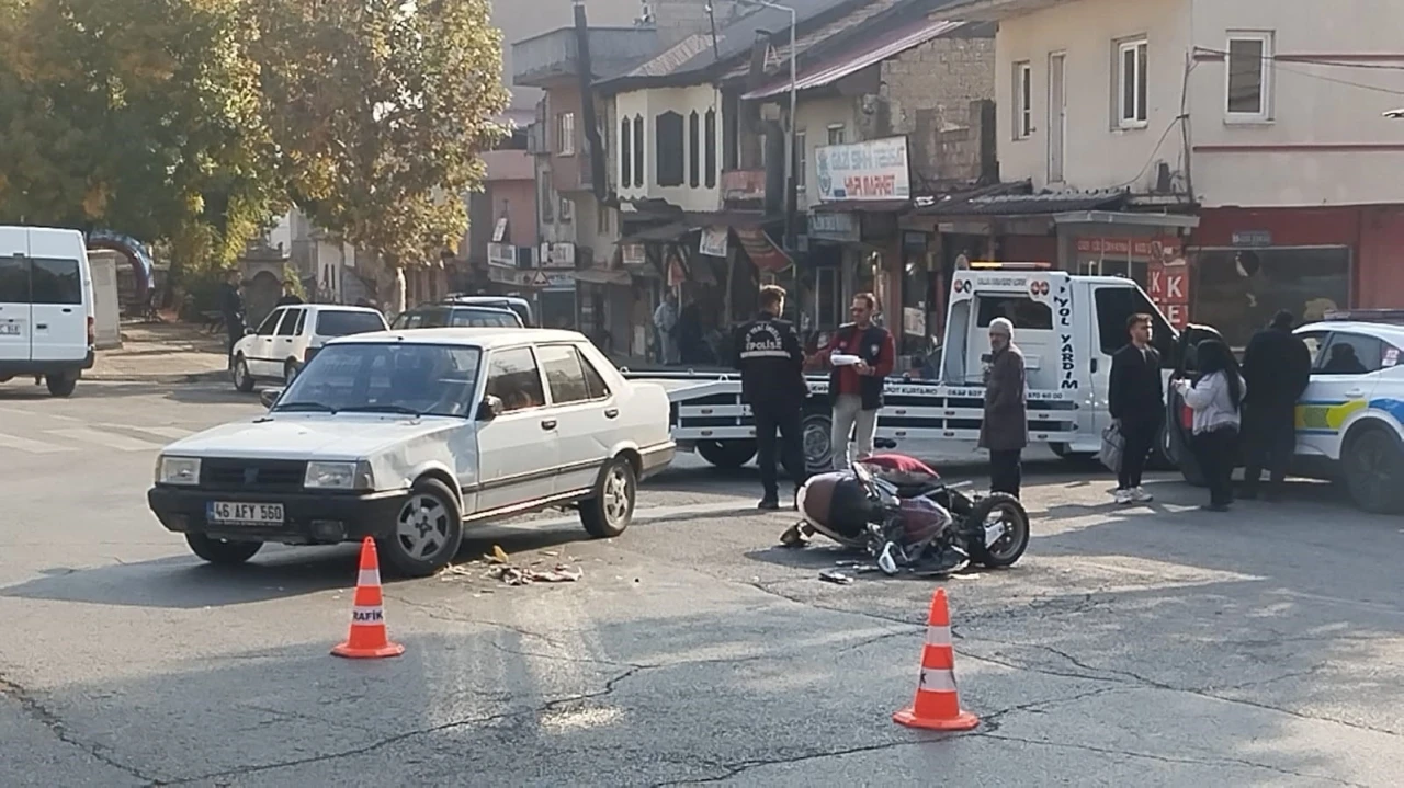 Ters yönden gelen otomobil motosiklete çarptı: 1 ölü
