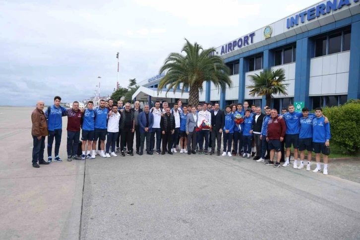 Trabzonspor’un şampiyon U19 Takımı Trabzon’a geldi
