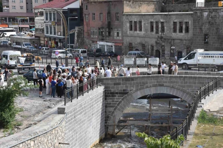 Tren yolcuları Bitlis’in doğal ve tarihi mekanlarını gezdi
