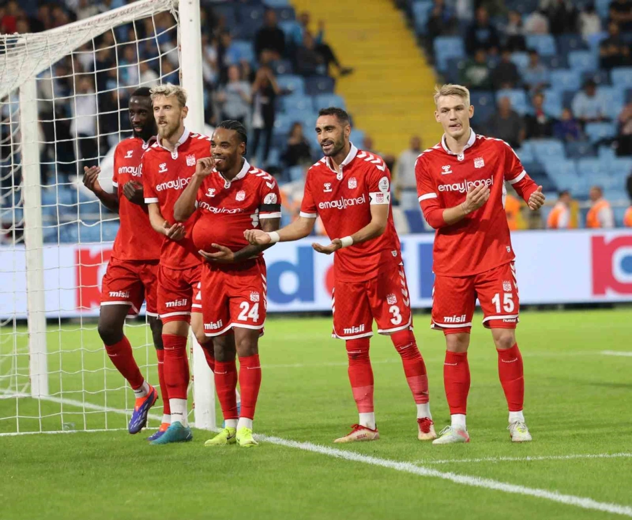 Trendyol Süper Lig: Adana Demirspor: 2 - Sivasspor: 4 (Maç sonucu)
