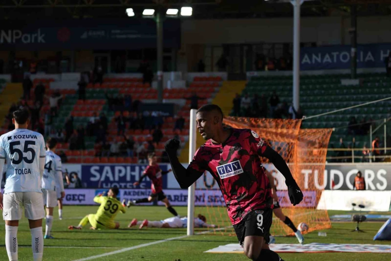 Trendyol Süper Lig: Alanyaspor: 3 - Adana Demirspor: 2 (Maç sonucu)
