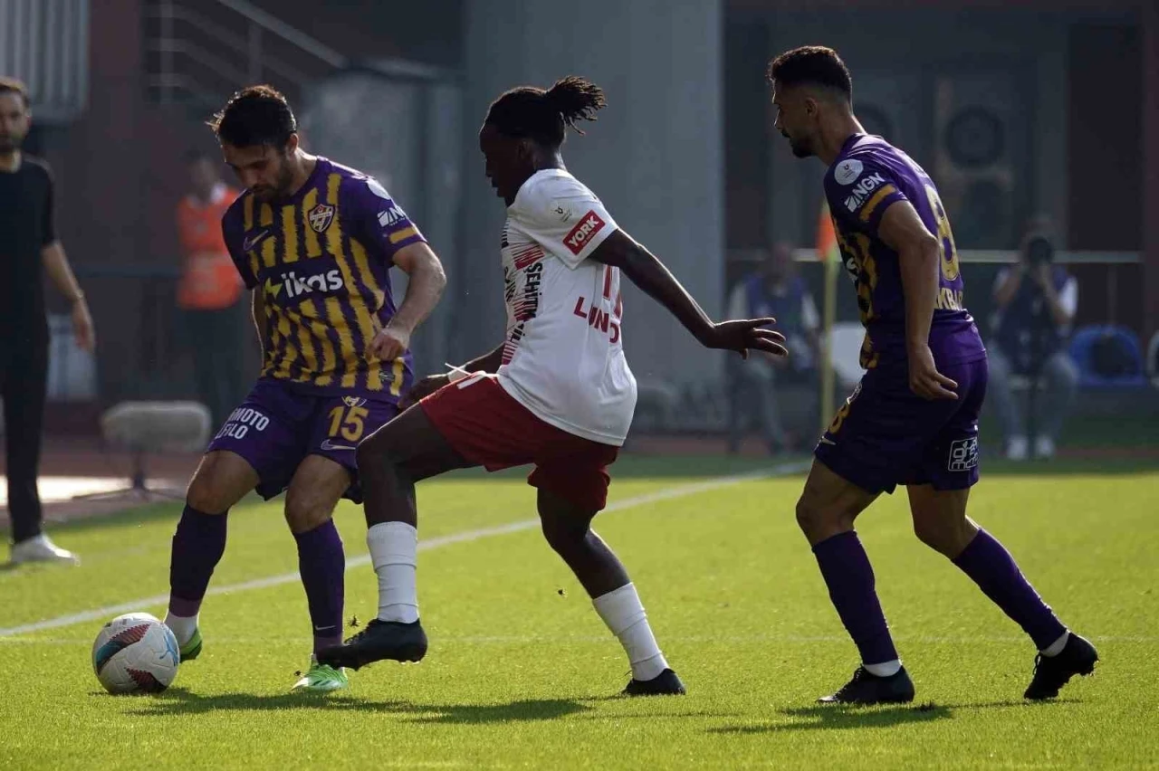 Trendyol Süper Lig: Eyüpspor: 1 - Gaziantep FK: 1 (İlk yarı)
