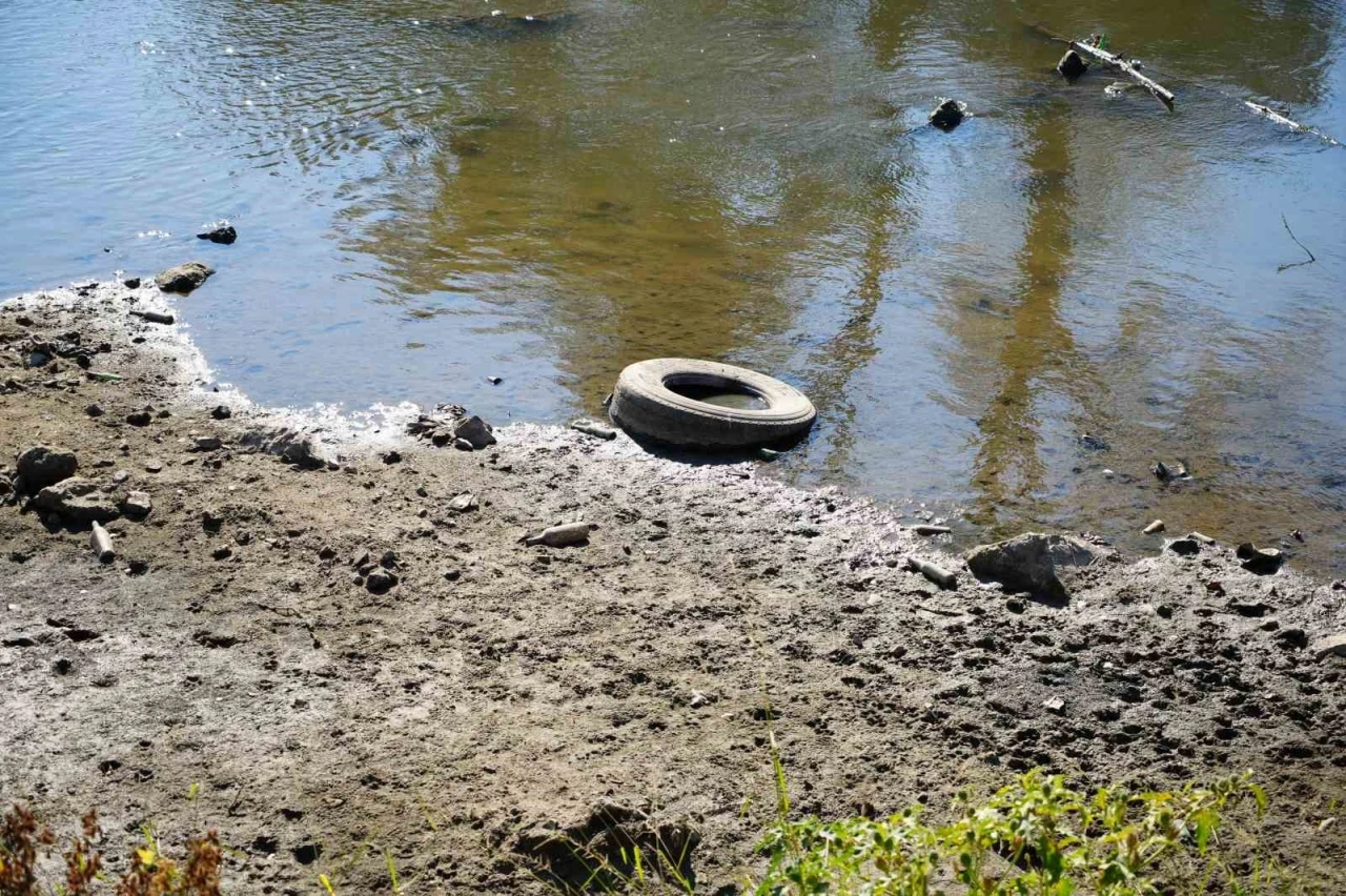 Tunca Nehri’nde kuraklık: Çöplüğe döndü
