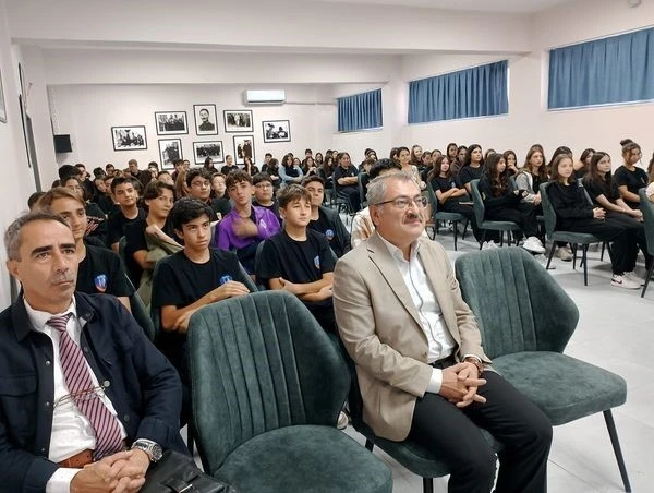 Turgut Reis Anadolu Lisesi’nde "Hazreti Peygamberin Şahsiyet İnşasındaki Rolü" konulu program düzenlendi
