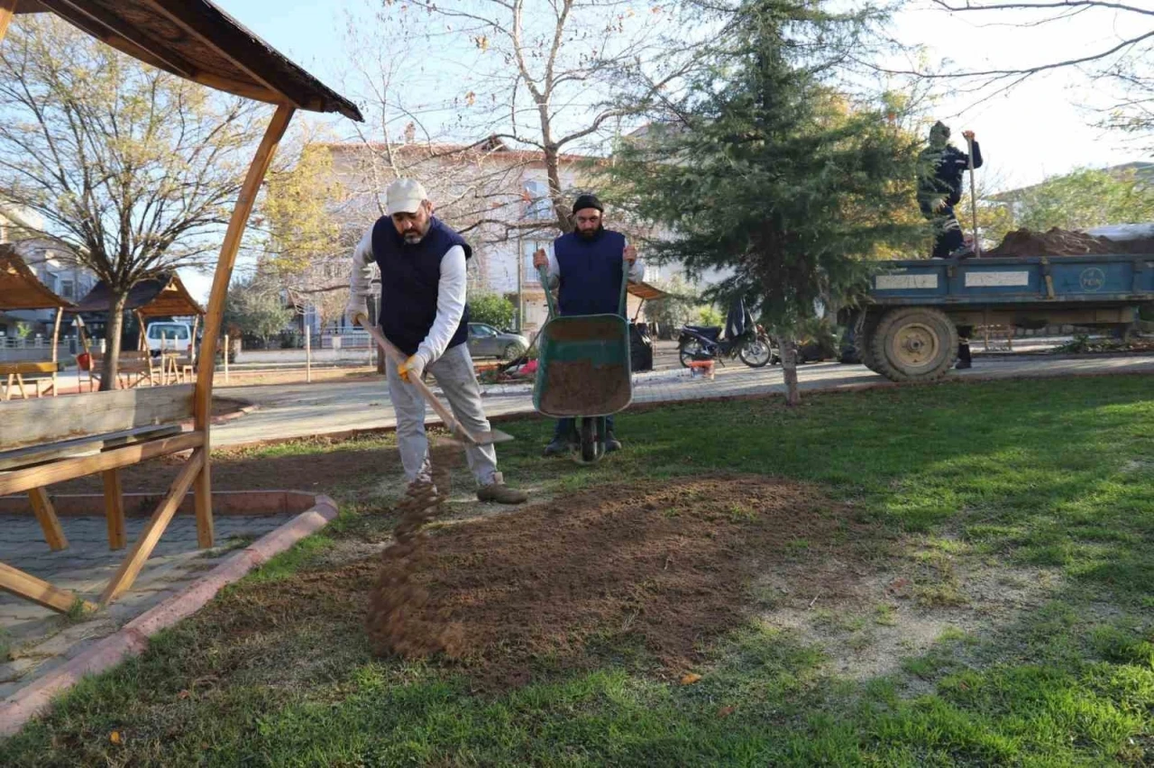 Turgutlu’nun park ve bahçelerinde yoğun çalışma
