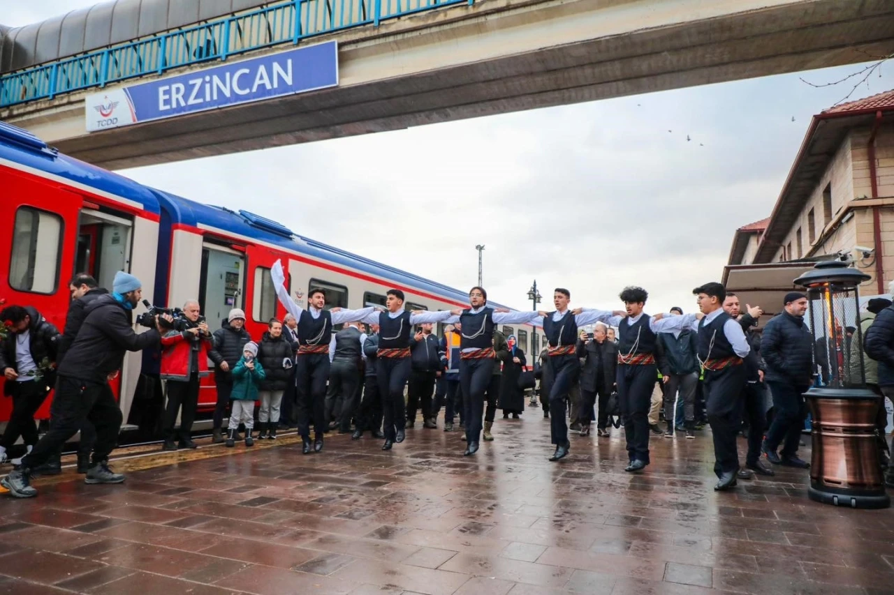 Turistik Doğu Ekspresi’ne Erzincan’da sıcak karşılama
