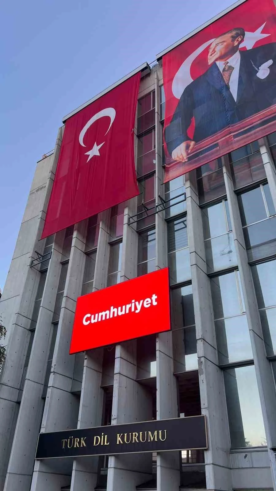 Türk Dil Kurumu ekranında “Cumhuriyet Bayramı” kutlaması
