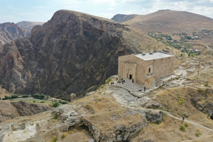 Türk mimarisinin Anadolu’da ki ilk örneklerinden biri, 844 yıldır ayakta
