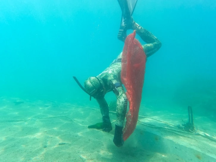 Türkbükü’nde deniz dibi temizliği
