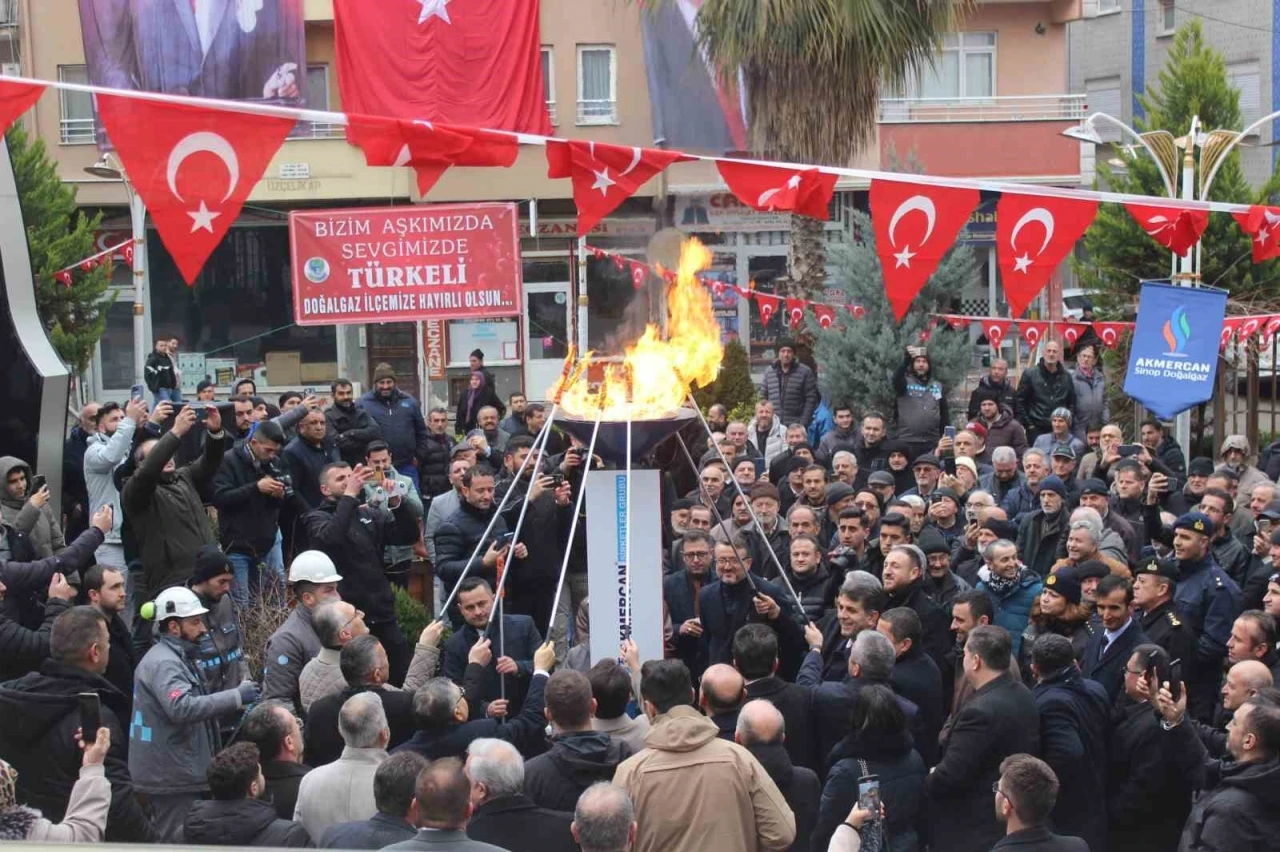 Türkeli’de ilk doğalgaz yakıldı
