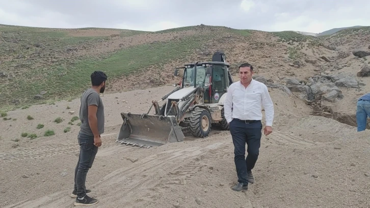 Türkiye’nin en yüksek üçüncü dağı Süphan Dağına yol açma çalışması
