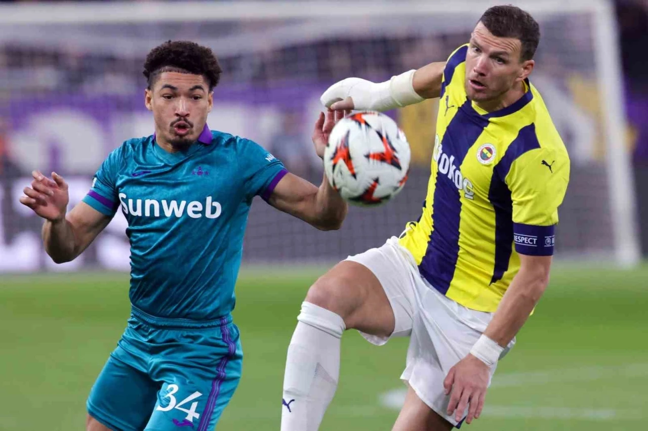 UEFA Avrupa Ligi: Anderlecht: 1 - Fenerbahçe: 1 (İlk yarı)
