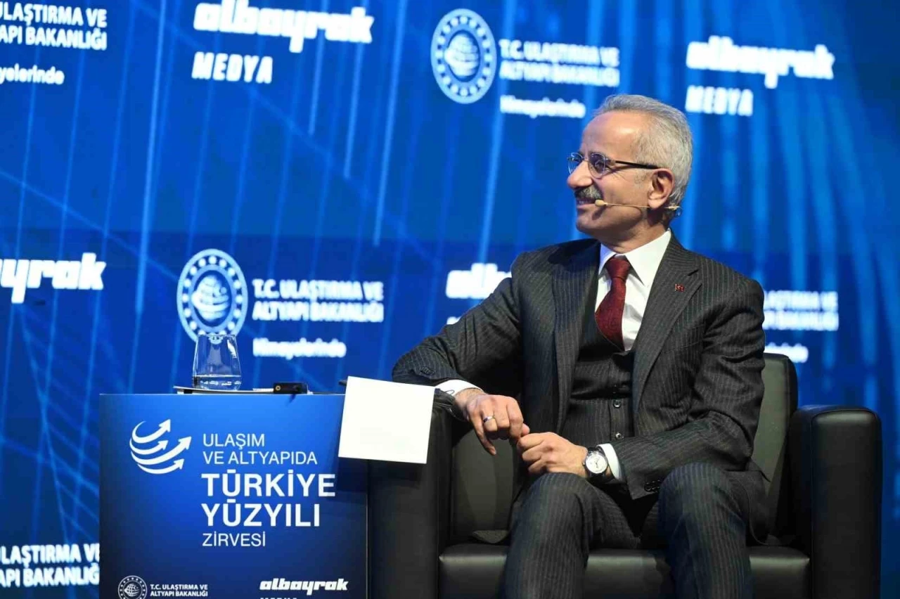 Ulaştırma ve Altyapı Bakanı Abdulkadir Uraloğlu: &quot;İstanbul’un bin 4 kilometrelik metro hattına ihtiyacı var&quot;
