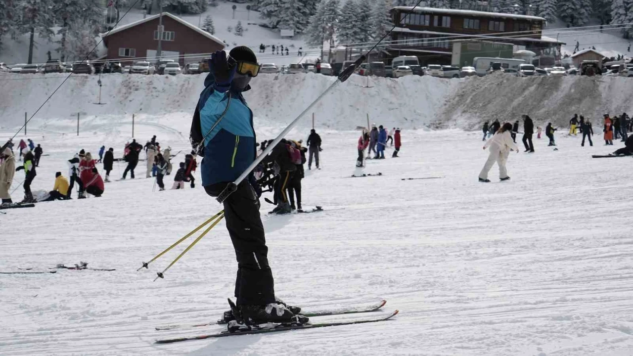 Uludağ’da sezon açıldı, kayak ücretleri belli oldu
