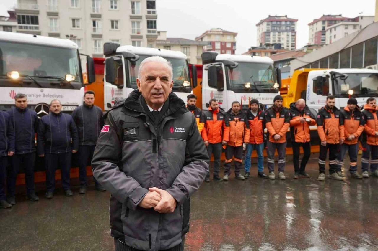 Ümraniye’de kışa geçit yok: Karla mücadele için ekipler teyakkuzda
