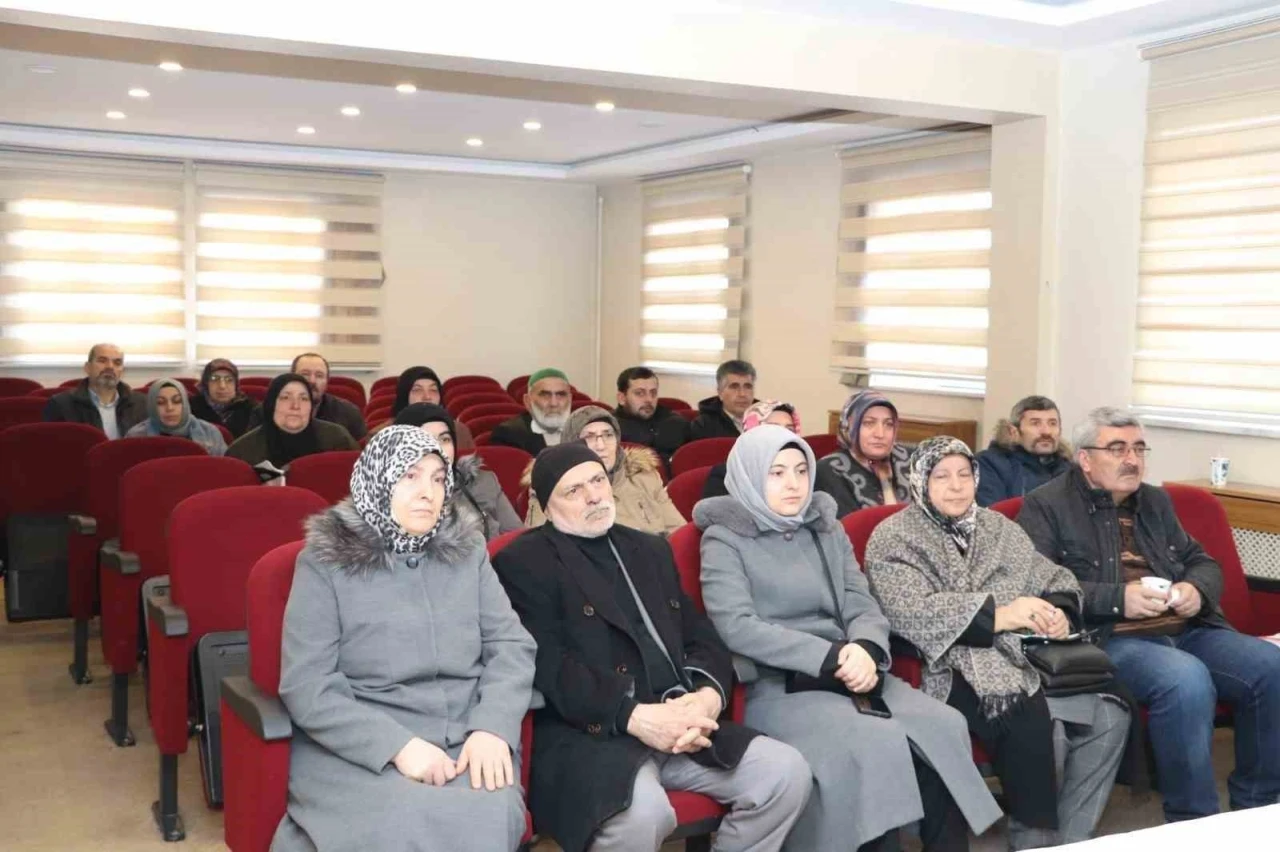 Umreye gidecek vatandaşlara eğitim semineri düzenlendi
