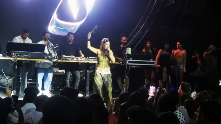 Hande Yener Marmaris'te Sahne Aldı