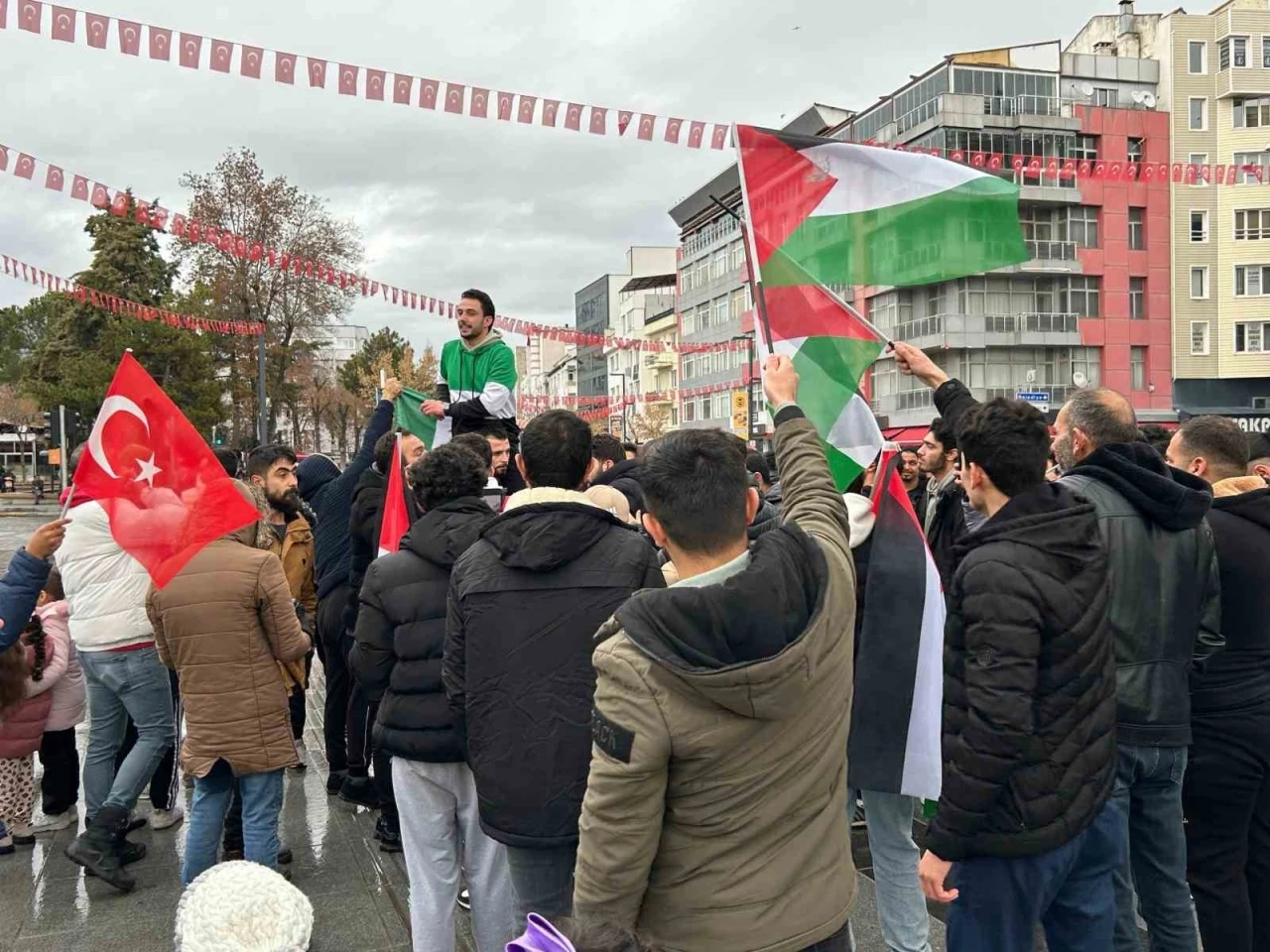 Uşak’ta Suriyeliler kutlama yaptı
