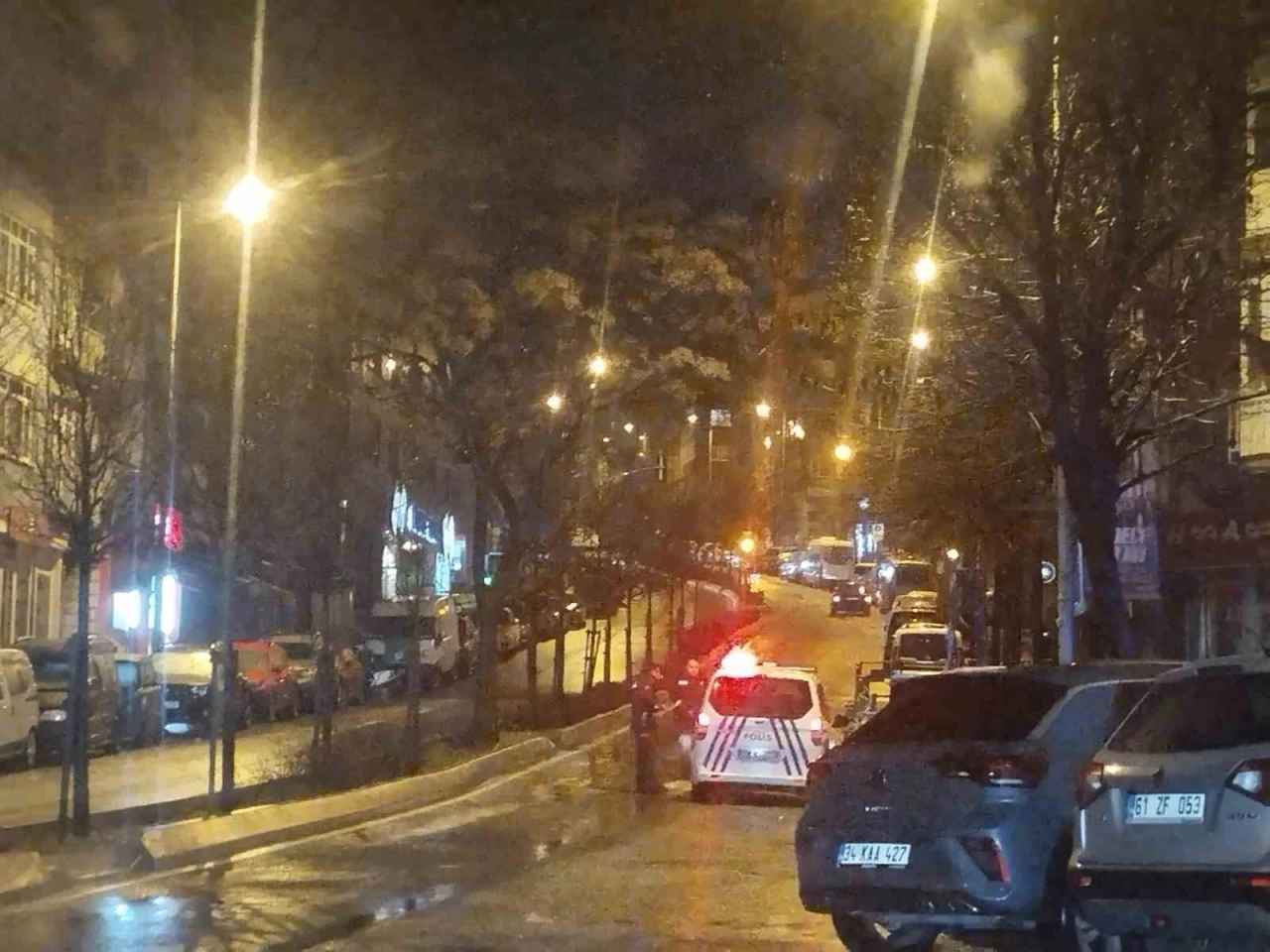 Üsküdar’da istinat duvarı yan yattı, 4 katlı 2 bina tedbiren boşaltıldı
