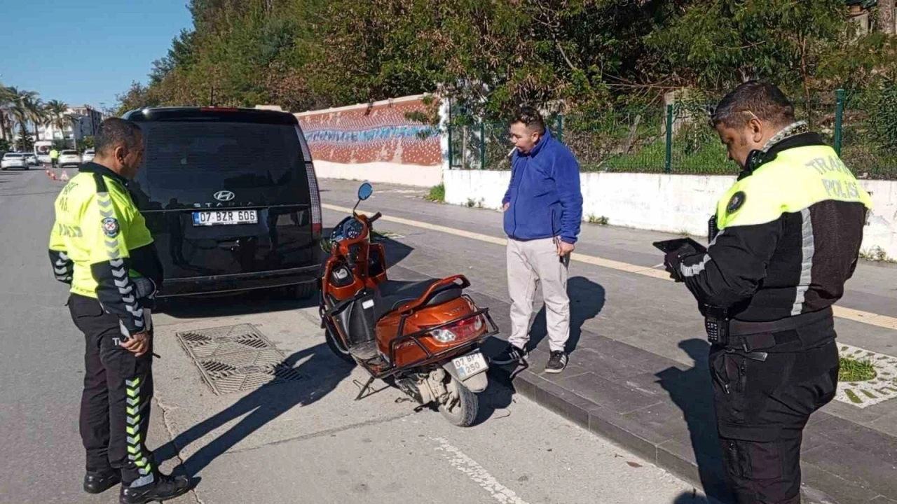 Uygulamadan kaçmaya çalışan motosikletlilere polis sürprizi
