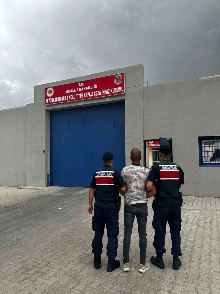 Uyuşturucu kullanmak suçundan aranan şahsı jandarma yakaladı
