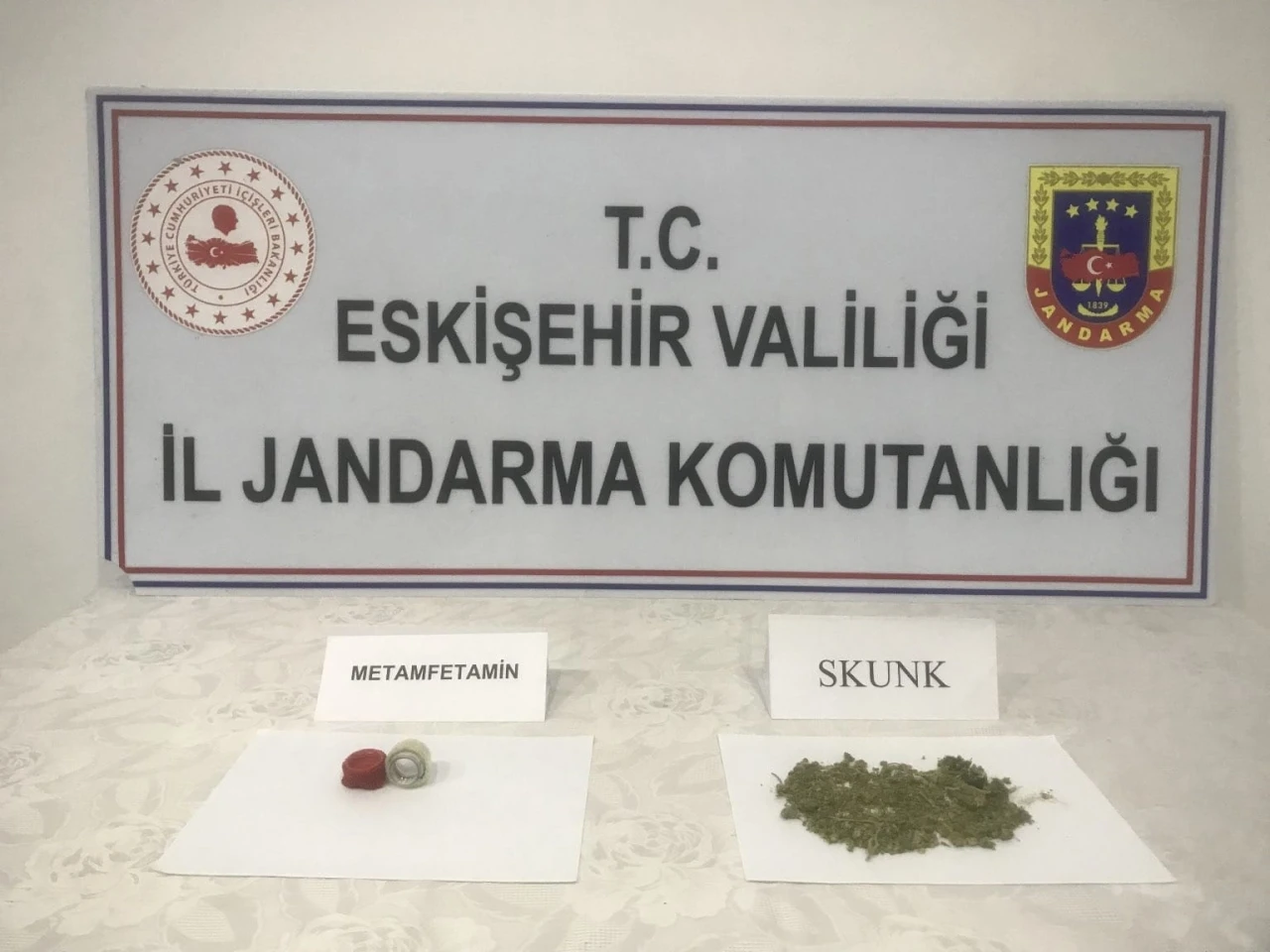 Uyuşturucu ticareti yapan 2 kişi jandarma ekiplerince yakalandı
