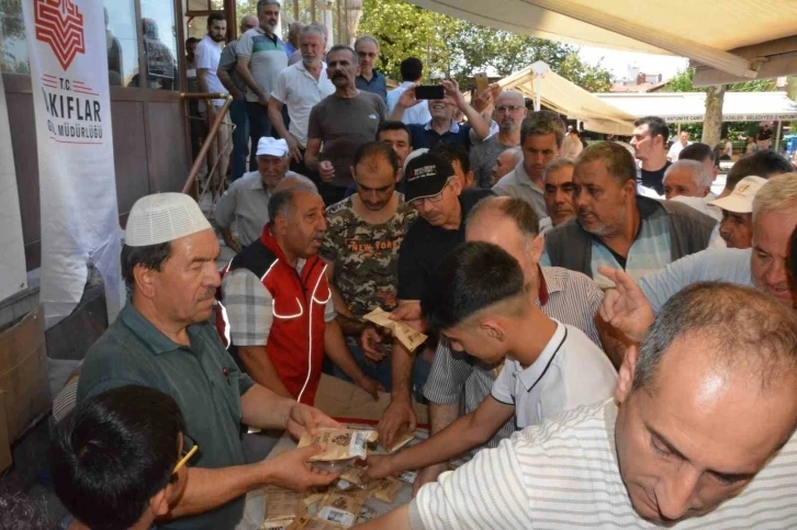 Vakıflar Genel Müdürlüğünden Manisa’da aşure ve kahve ikramı
