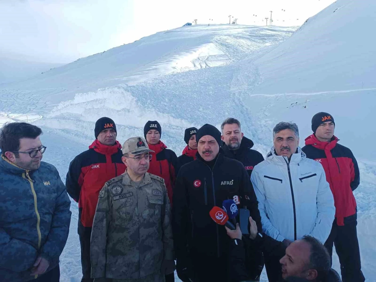 Vali Çiftçi: "Yasaklı alanlarda kimse kayak yapmasın"
