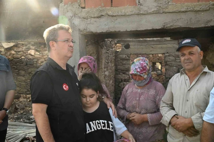 Vali Ünlü, yangından etkilenen mahallelerde incelemelerde bulundu
