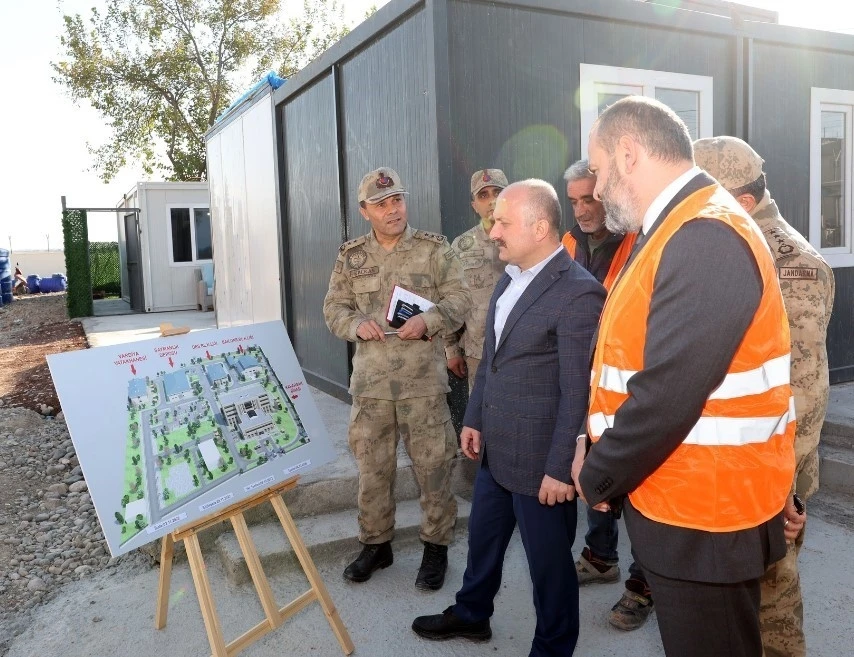 Vali Varol Adıyaman’ın yeni Jandarma Hizmet Binası inşaatını inceledi
