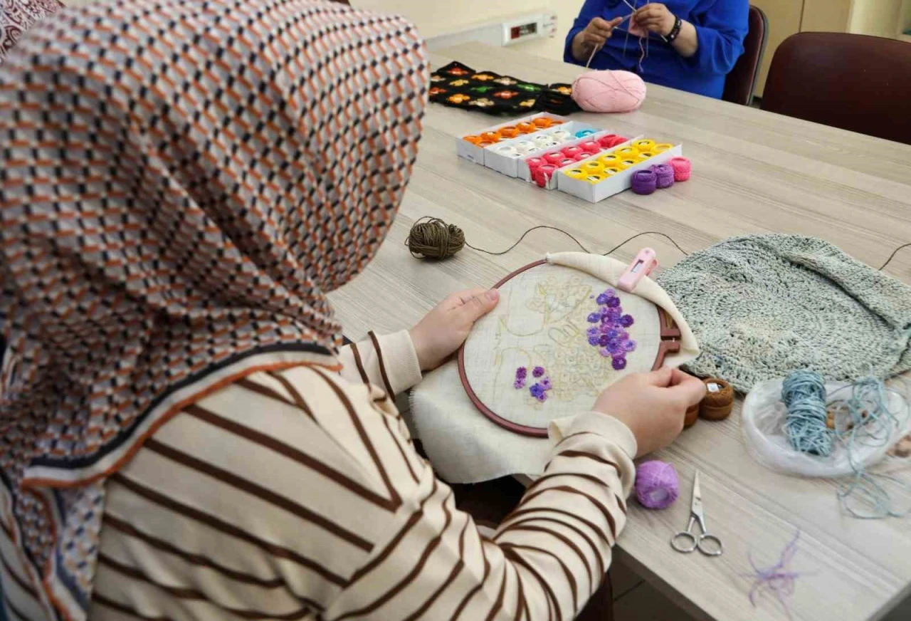 Van Büyükşehir Belediyesi’nin kadınlara yönelik kursları başladı
