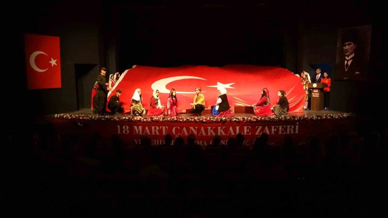 Van’da ’Çanakkale Geçilmez’ oratoryosu büyük beğeni aldı
