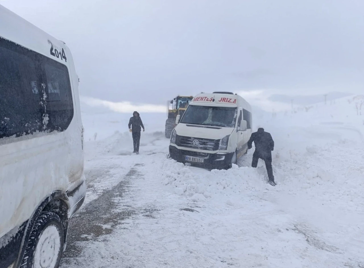 Van’da tipide mahsur kalanlar kurtarıldı
