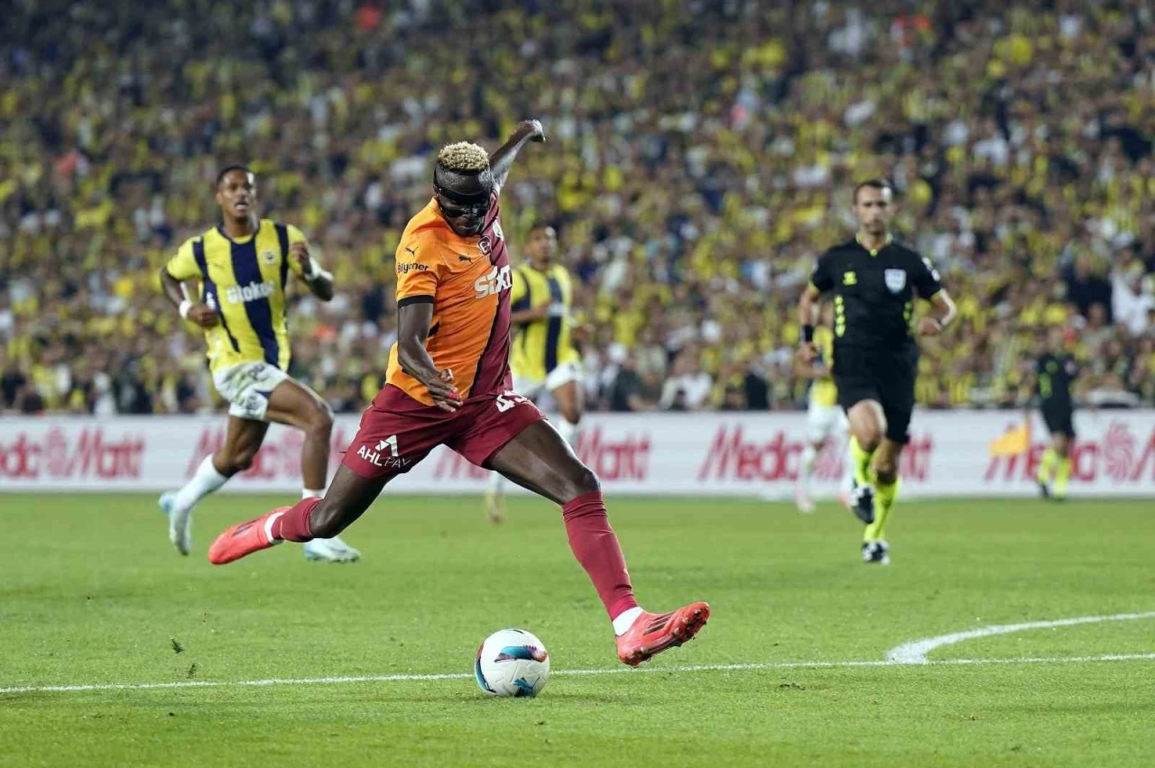 Victor Osimhen’den derbilerde skora katkı
